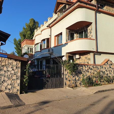 Апартамент За Гости "Момчил" Sofia Exterior foto