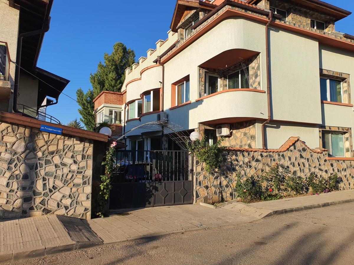 Апартамент За Гости "Момчил" Sofia Exterior foto